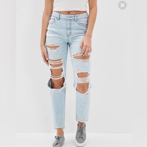 AE Strigid Ripped Mom Jean